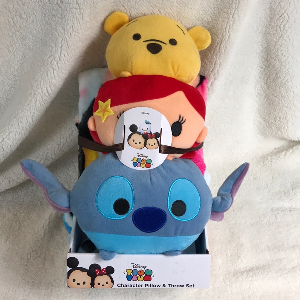 Disney Tsum Tsum Throw Blanket & Plush Set New